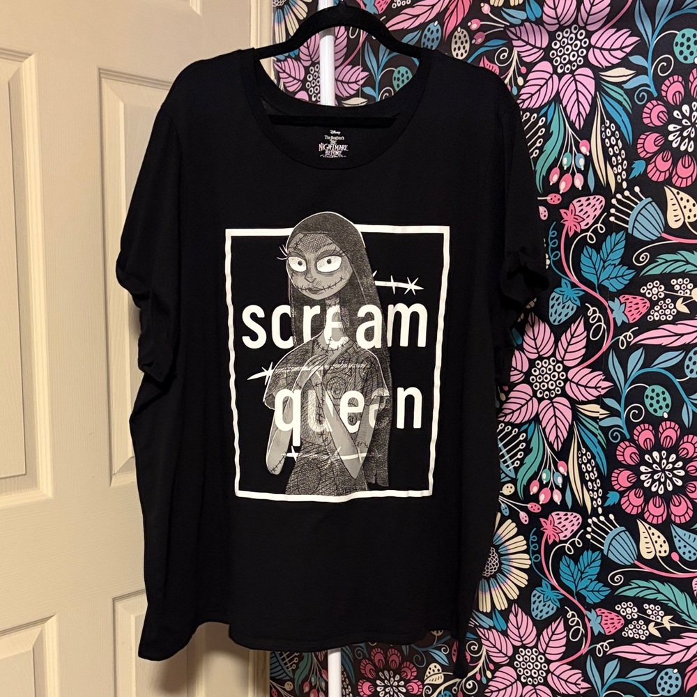 Disney Black and White 'Scream Queen' Short Sleeve Tee